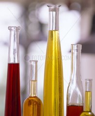 Verschiedene Saucenflaschen