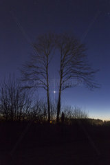 Mars and Venus in conjunction behind a twin shaft - France