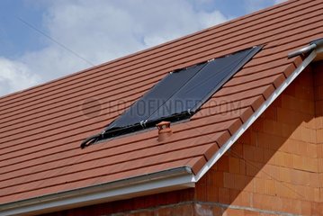 Heat solar water on the roof of a house in construction