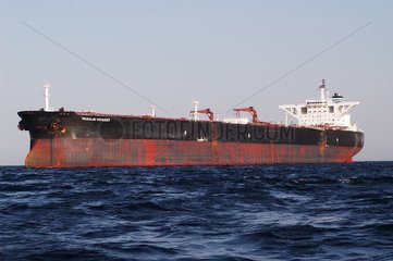 Öltanker wartet auf die arabische Belastung der Emirate