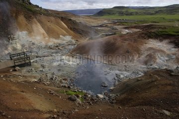 Heiße Quellen am Fuße eines Vulkans Island