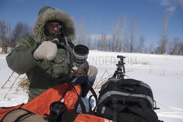 Preparation of photo equipments for a winter report Quebec