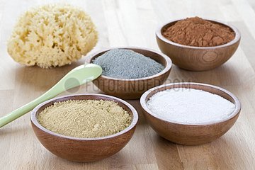 Four clays for beauty care and natural sponge