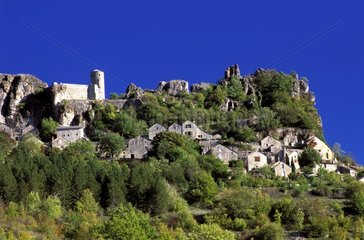 Village de Cantobre dans la vallée du Tarn en Aveyron