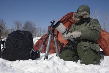 Preparation of photo equipments for a winter report Quebec