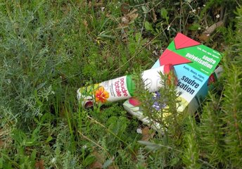 Pestizidverpackung in der Natur Frankreich
