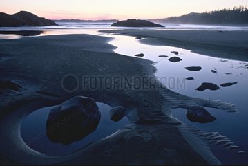 Coucher de soleil sur une plage de l'Océan Pacifique Canada