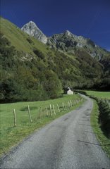 Route menant au cirque d'Accous Vallée d'Aspe France