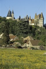 Château de la Rochepot sur le piton de la roche Nolay France