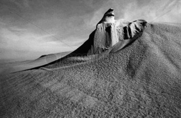 Sandskulpturen vom Wind auf der Düne von Pilat
