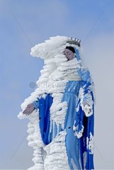 Jungfraustatue mit Frost Frankreich