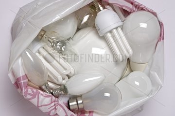 Retrieval of light bulbs