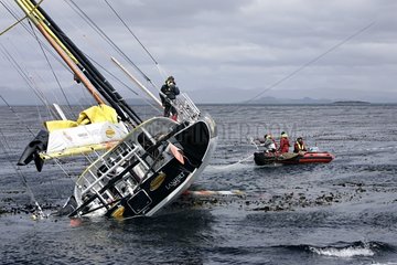 Preparation for towing a boat failed Kerguelen Islands TAAF