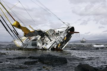 Vorbereitung auf das Abschleppen eines Bootes versagte die Kerguelen -Inseln Taaf
