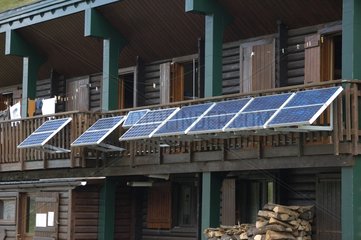 Sonnenkollektoren auf einem Cottage Vanoise NP Frankreich