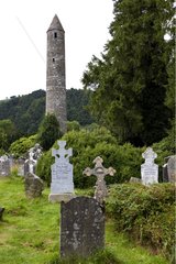 Runder Turm des Klosters von Glendalough in Irland