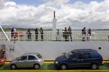 Passagiere auf einem Fähre am Fluss Shannon in Irland