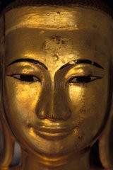 Gesicht einer Goldstatue in Burma