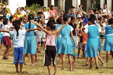 Cours de gymnastique dans une école Funafuti Tuvalu