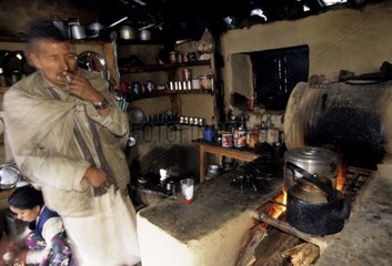 Holzfeuerküche in einer Lodge in Annapurna Nepal