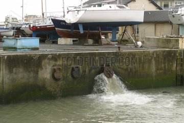 Set von Abwasserhafen von Tauchgas-sur-mer Frankreich