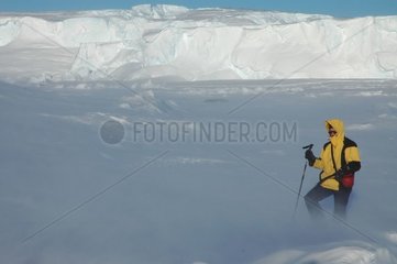 Exkursion unter dem katabatischen Wind in der Antarktis