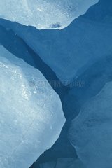 Détail de la fonte de la langue de glacier de Kjenndalen