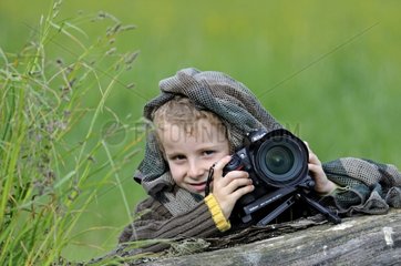 Junge Wildtierfotograf auf der Aussichtspunkt -Franche Comte Frankreich
