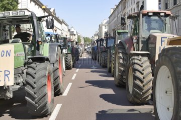 Demonstration of the farmers of Yvelines Versailles France