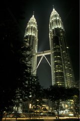 Tours jumelles Petronas illuminées Kuala Lumpur Malaisie