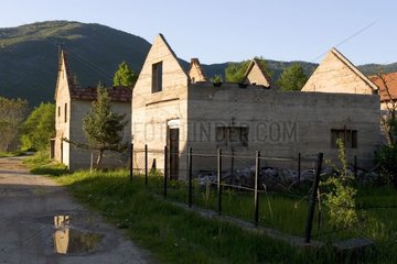 Maisons détruites par la guerre prés de Livno Bosnie