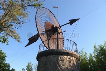 Antike Windkraftanlage der Provence