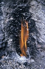 Erdgas bildet einen brennenden Brunnen Meylan Frankreich