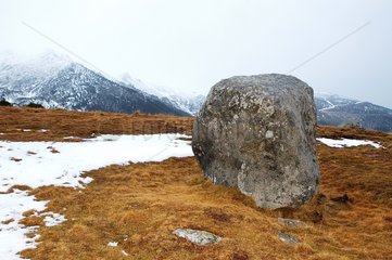 Fels fallen auf einen Berg der östlichen Pyrenäen
