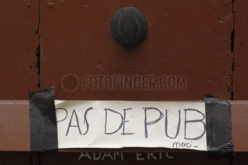 Refusal of advertising magazines on a door Montpellier