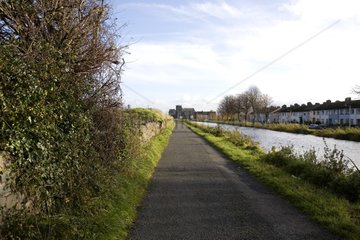 Kanal und Low Wall Dublin Irland