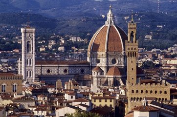 Le Dôme de Florence (il duomo)  le campanile et le palais.
