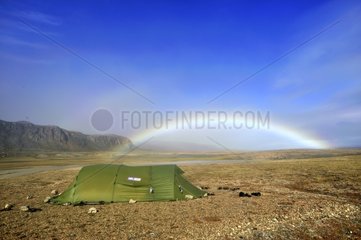 Camp und Regenbogen Somerset Island Nunavut Kanada