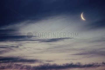 Croissant de Lune au-dessus du lac Pielinen depuis Ukko-Koli