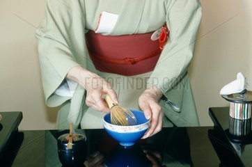 Tokyo  cérémonie du thé  préparation du thé vert
