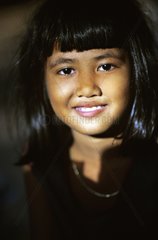 PortrÃ¤t eines jungen MÃ¤dchens lÃ¤chelnd Kambodscha