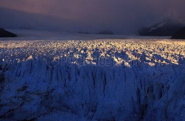 Glacier de Perito Moreno au lever de soleil en Argentine