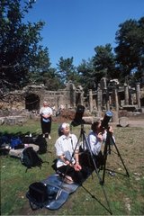 Beobachtung einer Sonnenfinsternis in griechischen Ruinen