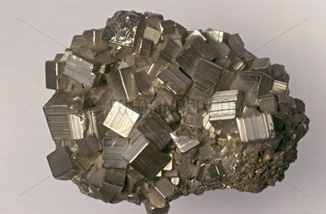 Kubikkristalle aus Eisenpyrit Peru