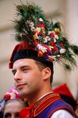 Cracovie  jeune homme en costume traditionnel de Cracovie