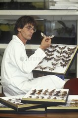 Entomologe erfindert Fauna vor Gesandten des Sektors