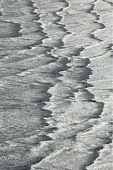 Wellen in Anse de BrÃ©hec in Plouha Frankreich