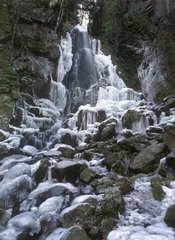 Cascade de Nideck figée par le gel en hiver Vosges France