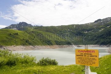 Verbot von Panel vor Girote Dam Lake Savoie Frankreich