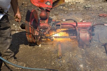 Cutting torch with an axle